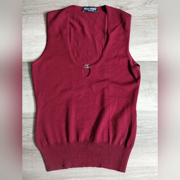Dolce and Gabanna Sleevless Virgin Wool Top - Picture 3 of 13